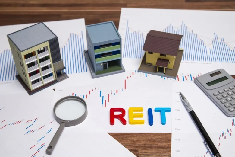 建物模型とREITの文字