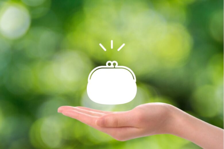 財布のイラストと女性の手